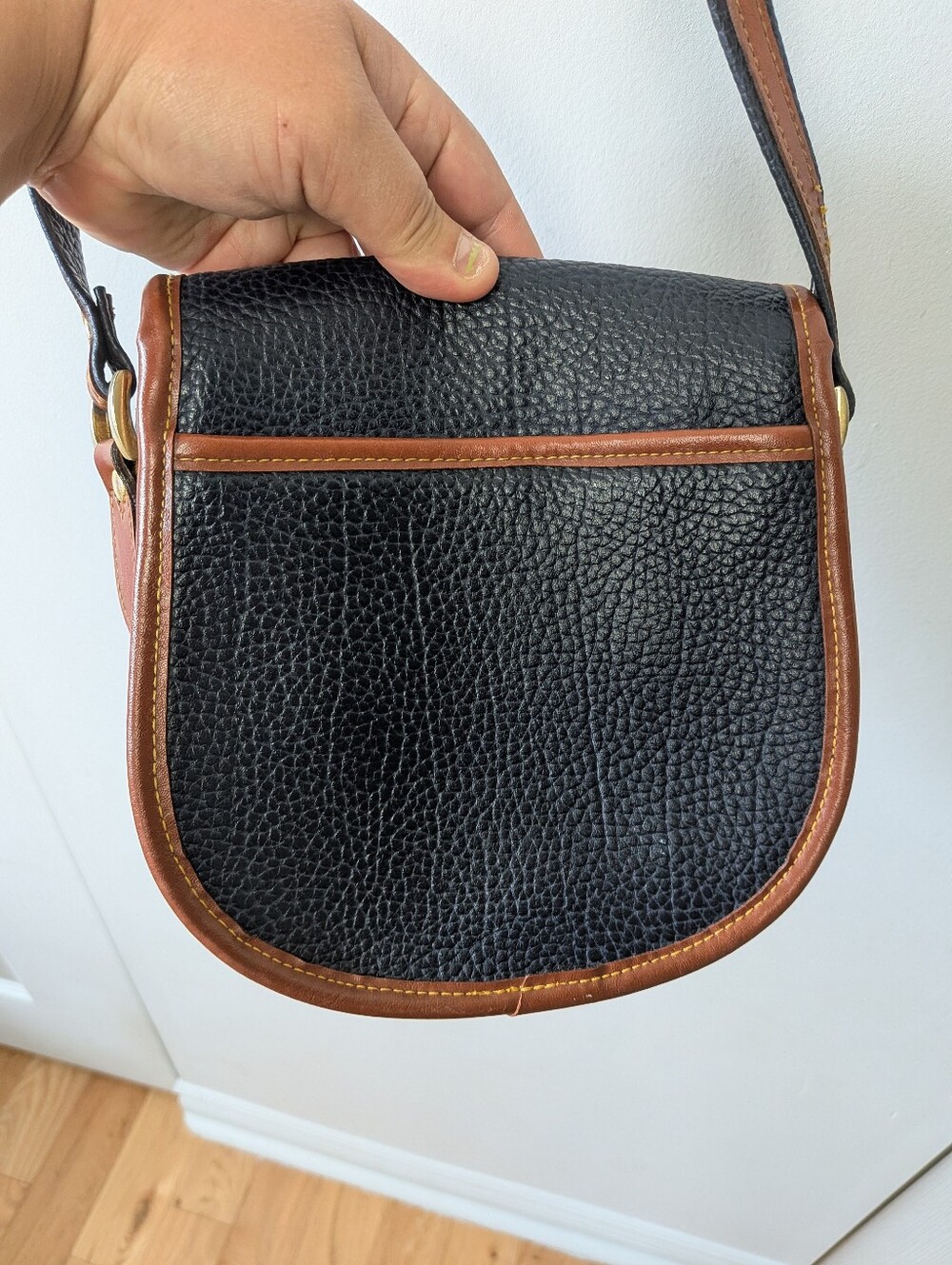 DOONEY & BOURKE Vintage Leather Women Shoulder Or Crossbody Purse navy Blue Tan - Picture 6 of 11